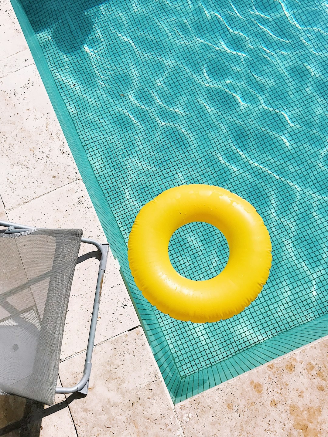 Swimming Pool
#swimmingpool #piscine #color #yellow